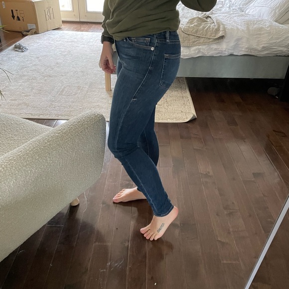 Good American Good Legs Jeans - Picture 4 of 6